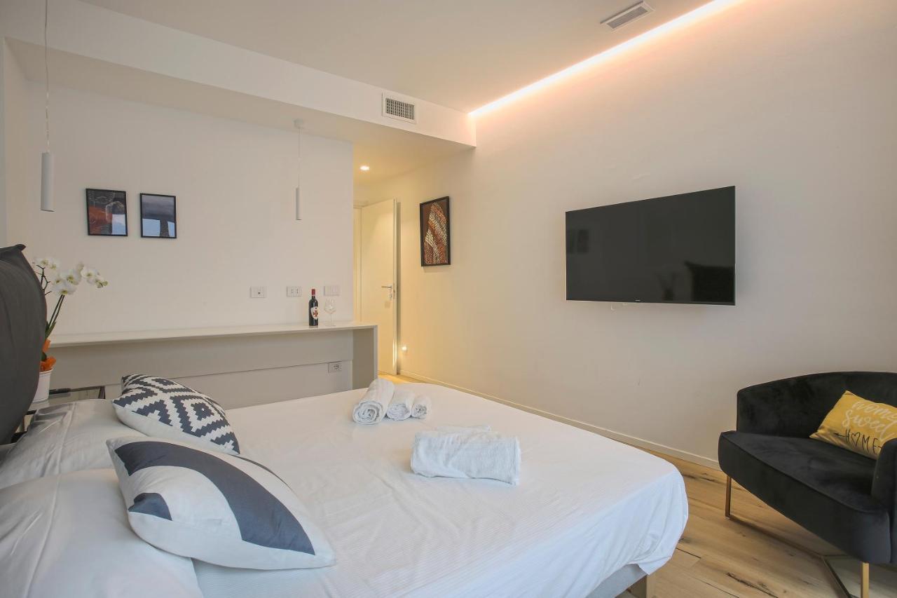 Milan Chic Luxury Apartments-Hosted By Sweetstay Exterior photo